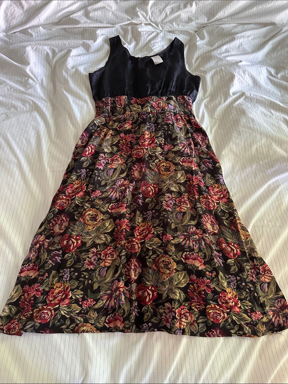 Vintage Miss Dorby - Black & Floral Tapestry Print Sleeveless Dress